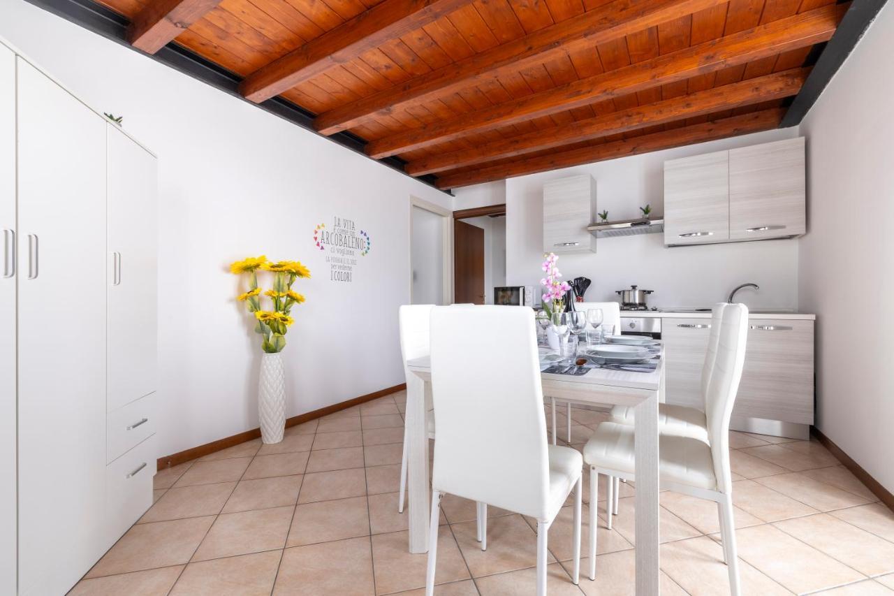 10' Da Malpensa & 1' Dalla Stazione TreniShuttle Apartment Somma Lombardo Exterior foto